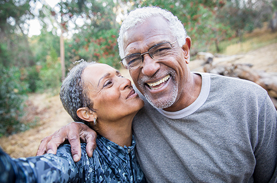 couple-embrace-on-vacation-mcti3