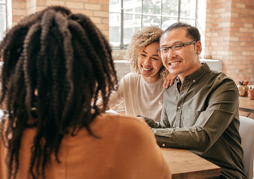 couple-with-lender-hero