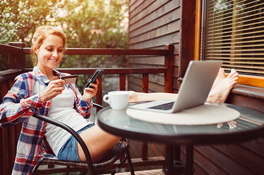 woman-banking-from-patio-mcti2